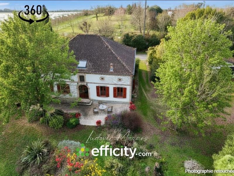Maison - 215 m² - 6 pièces