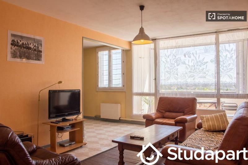 Chambre - 11 m² - 1 pièce