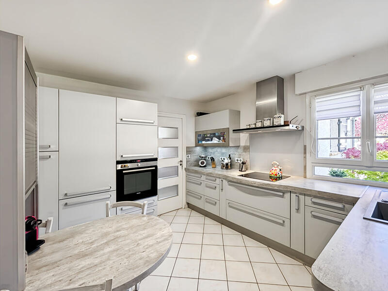 Maison - 141 m² - 8 pièces