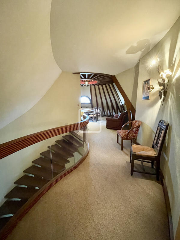 Maison - 333 m² - 8 pièces