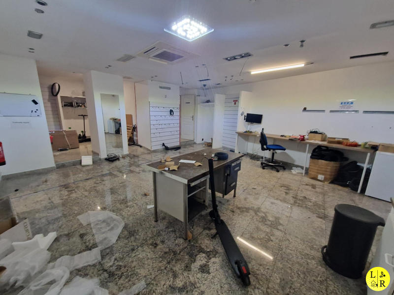 Local commercial - 341 m²