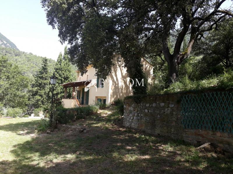 Propriété - 450 m² - 16 pièces