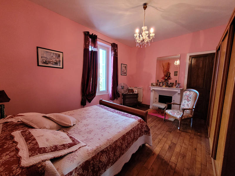 Maison - 244 m² - 8 pièces