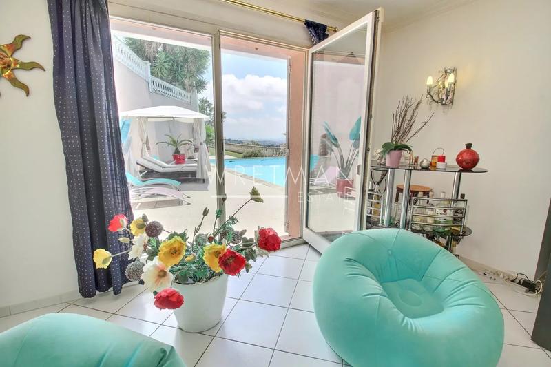 Maison - 256 m² - 8 pièces