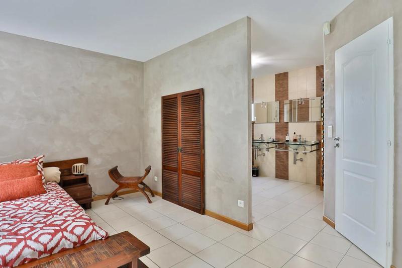 Maison - 220 m² - 5 pièces