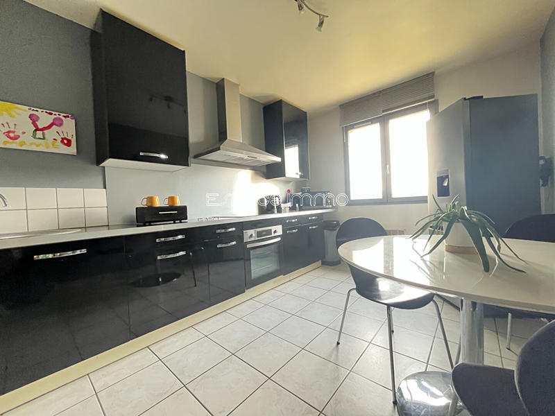 Maison - 102 m² - 5 pièces