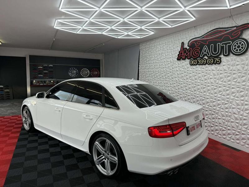 Audi A4 2.0 TDi 16v 150 Cv. S-Line