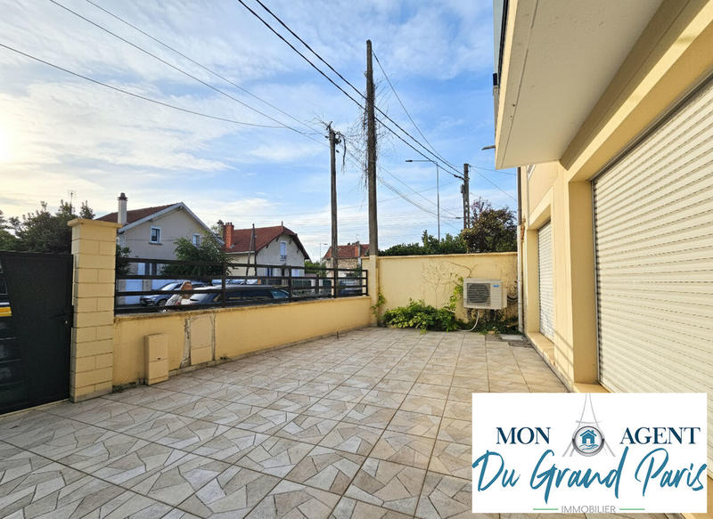 Local commercial - 120 m² - 4 pièces