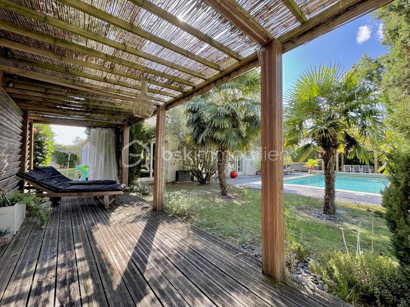 Maison - 250 m² - 8 pièces