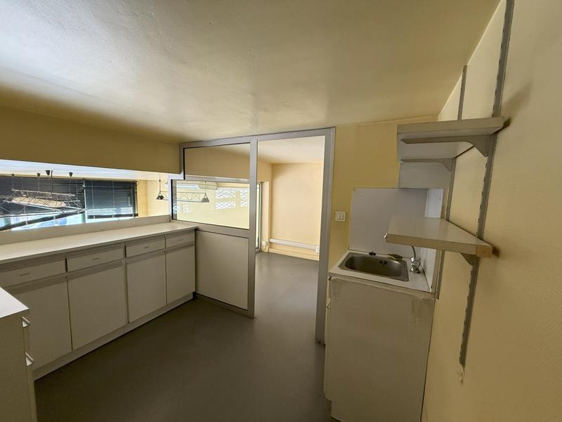 Local d'activités - 73 m²