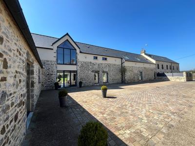 Maison - 600 m² - 18 pièces