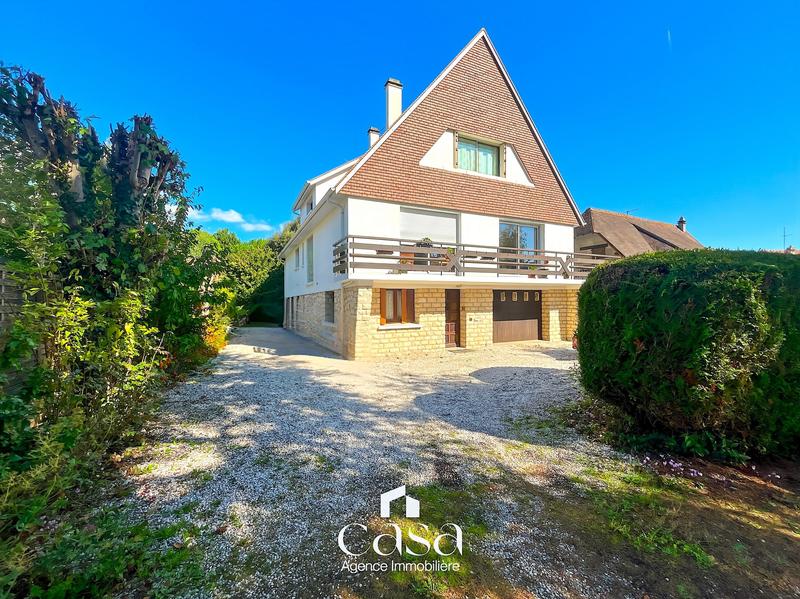 Maison - 220 m² - 10 pièces