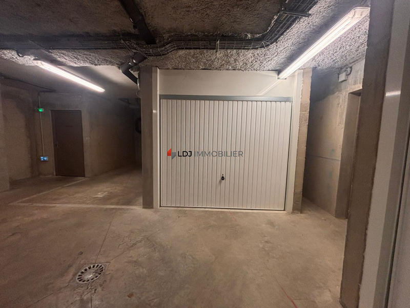 Parking / Garage - 18 m²