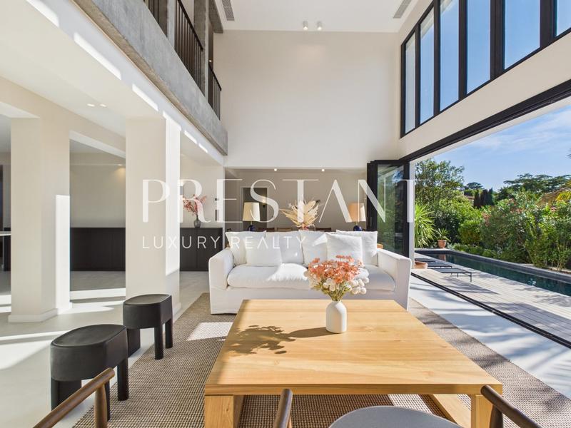 Maison - 290 m² - 8 pièces