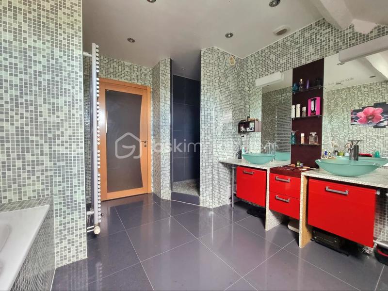 Maison en pierre - 245 m² - 8 pièces