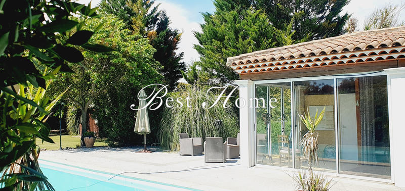 Maison - 230 m² - 8 pièces