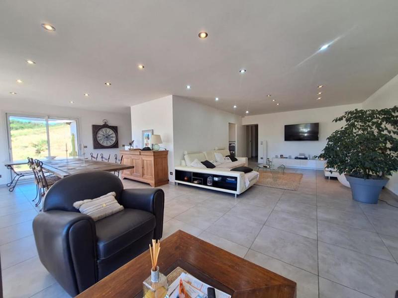 Maison - 200 m² - 5 pièces