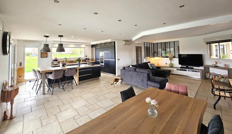 Maison - 202 m² - 7 pièces