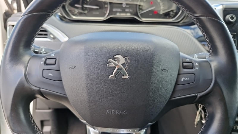 Peugeot 208 affaire Puretech 110ch Eat6 Allure Business