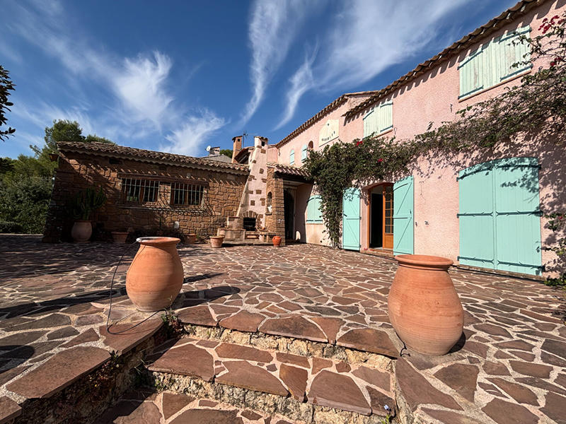 Maison - 300 m² - 10 pièces