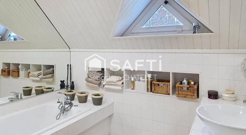 Maison - 185 m² - 7 pièces