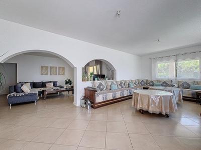 Maison - 180 m² - 8 pièces