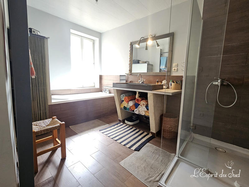 Maison - 230 m² - 7 pièces