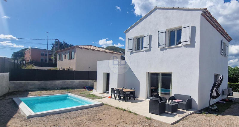 Villa - 90 m² - 4 pièces