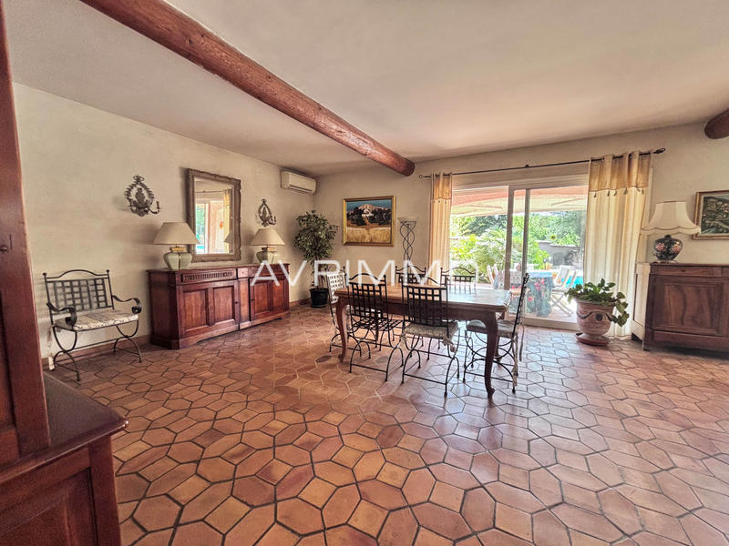 Villa - 328 m² - 7 pièces