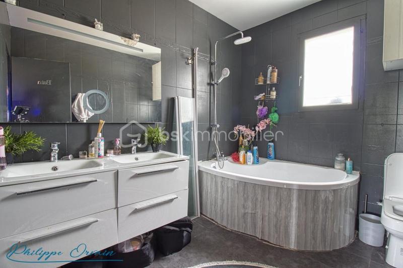 Maison - 250 m² - 11 pièces