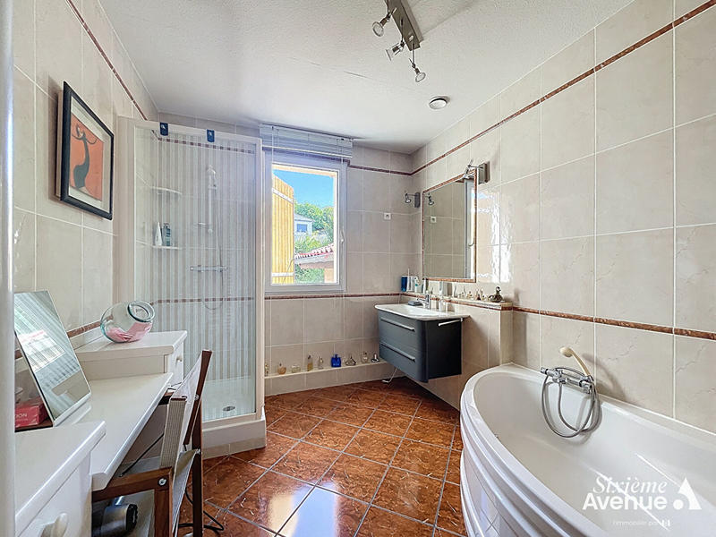 Maison - 186 m² - 8 pièces