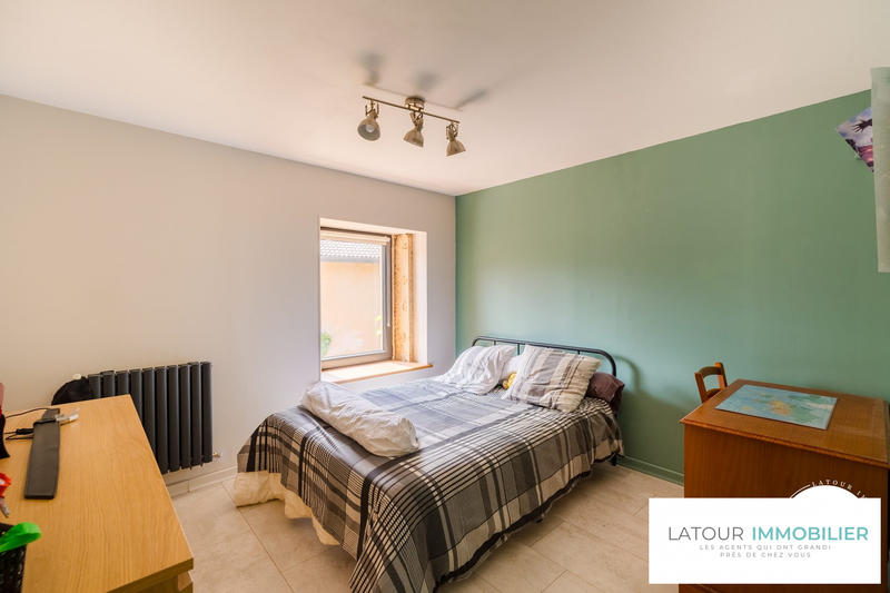 Maison - 220 m² - 10 pièces