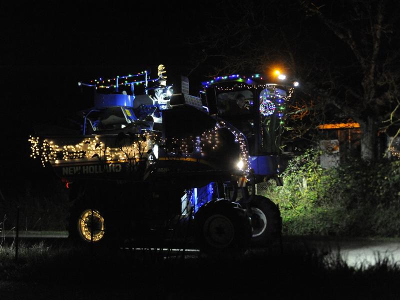 Marché de noël de Morizès et défilé des tracteurs lumineux