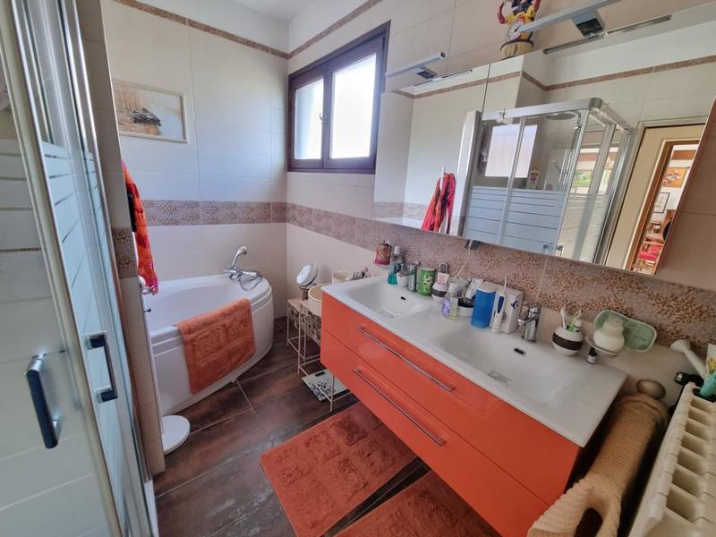 Maison - 221 m² - 8 pièces