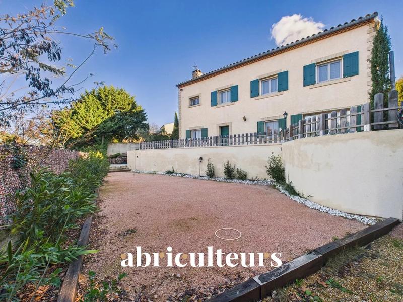 Maison - 232 m² - 8 pièces