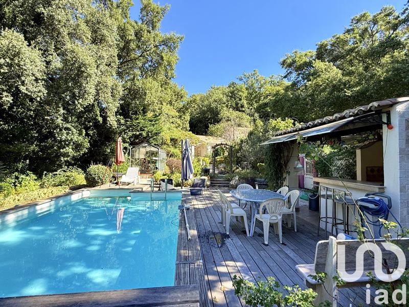 Maison - 280 m² - 8 pièces