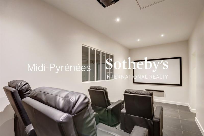 Maison - 320 m² - 9 pièces