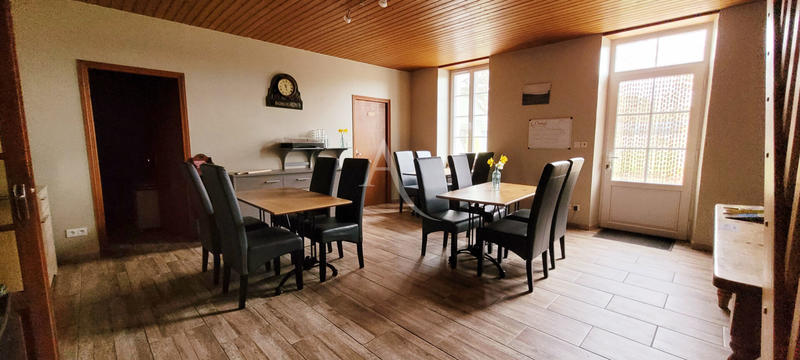 Maison - 297 m² - 9 pièces