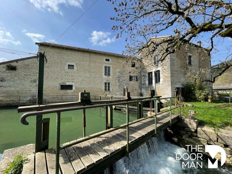 Propriété - 104 m² - 8 pièces