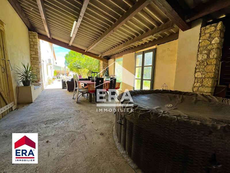 Maison - 355 m² - 10 pièces