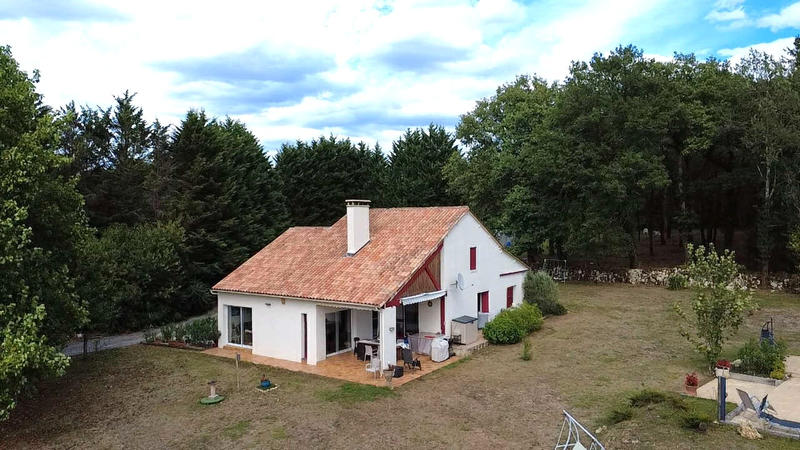 Maison - 220 m² - 8 pièces