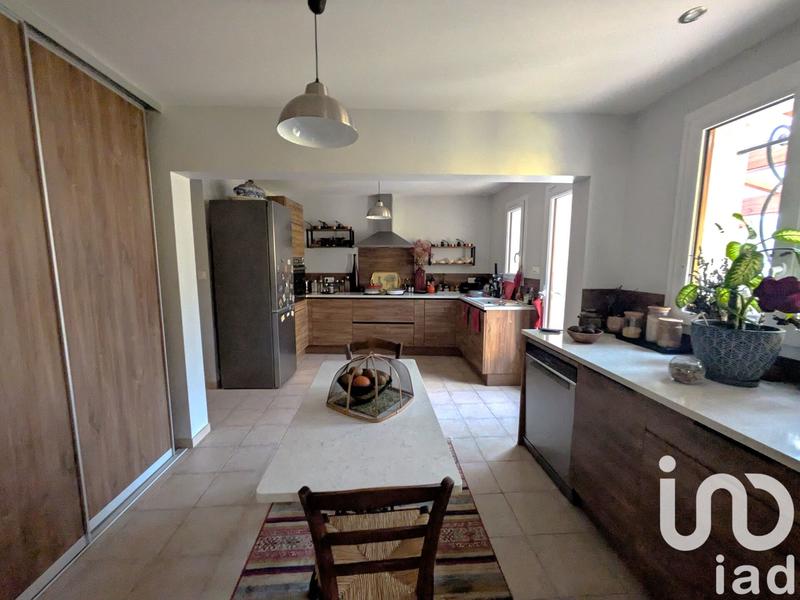 Maison - 235 m² - 10 pièces