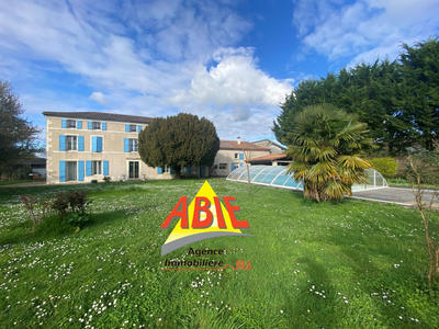 Maison - 350 m² - 11 pièces