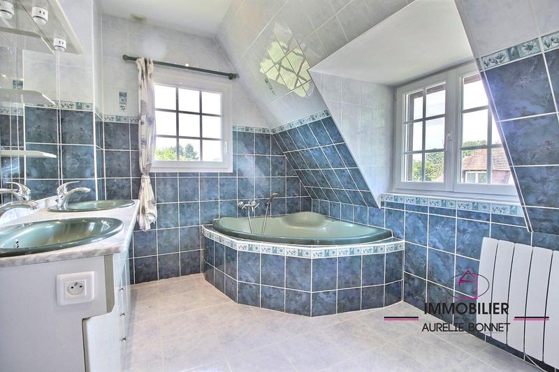 Maison traditionnelle - 130 m² - 7 pièces