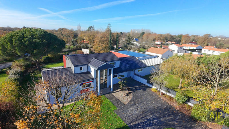 Maison - 394 m² - 15 pièces