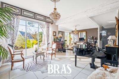 Maison - 200 m² - 8 pièces