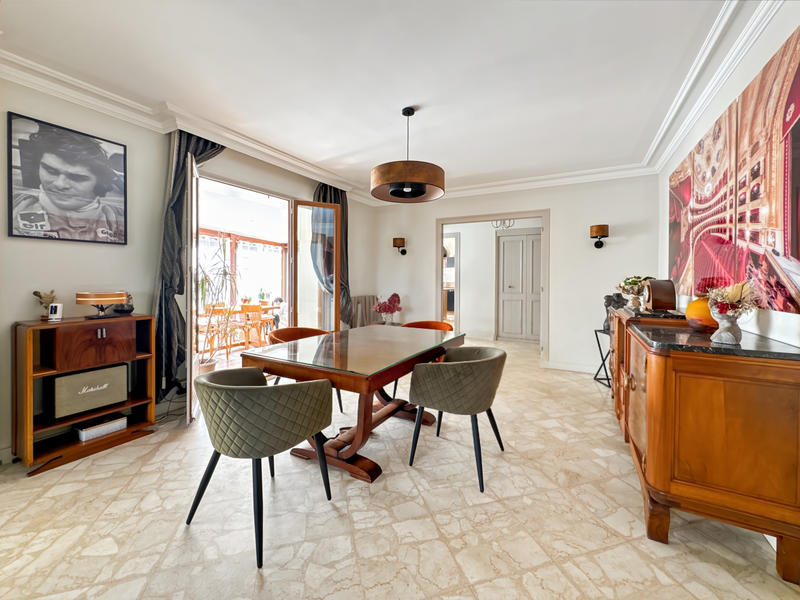 Maison - 250 m² - 8 pièces