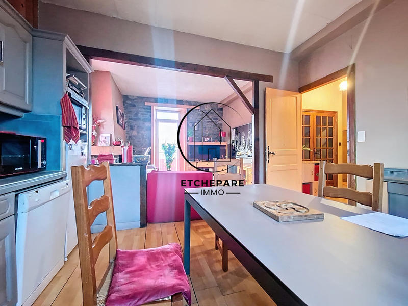 Maison - 218 m² - 7 pièces