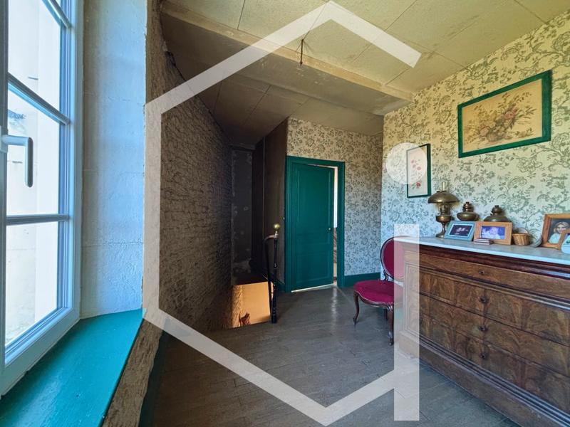 Maison - 218 m² - 9 pièces