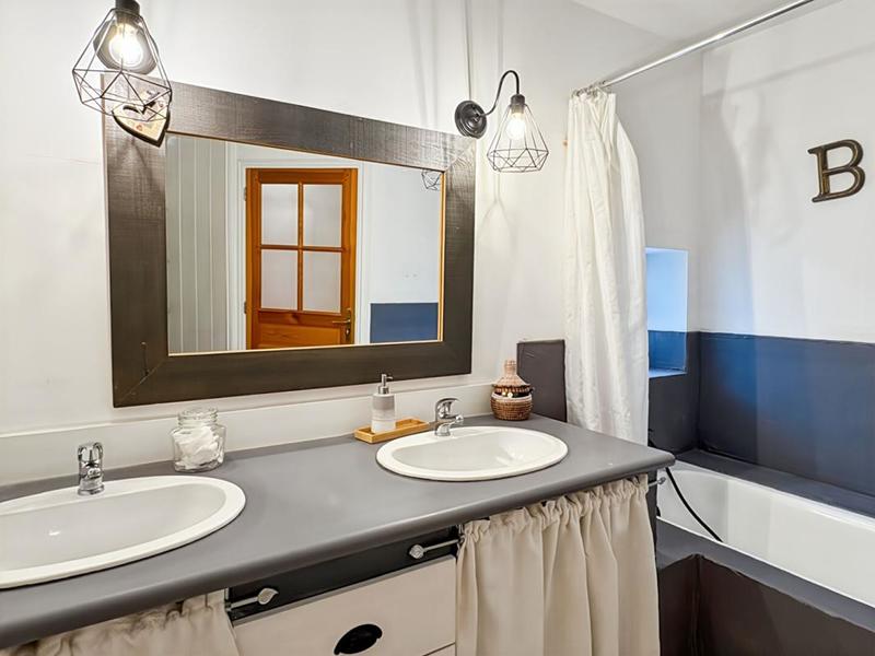 Maison - 205 m² - 9 pièces